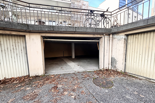 Vaste garage/entrepôt vue 2