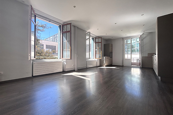 Vaste appartement 2 pièces en plein centre-ville