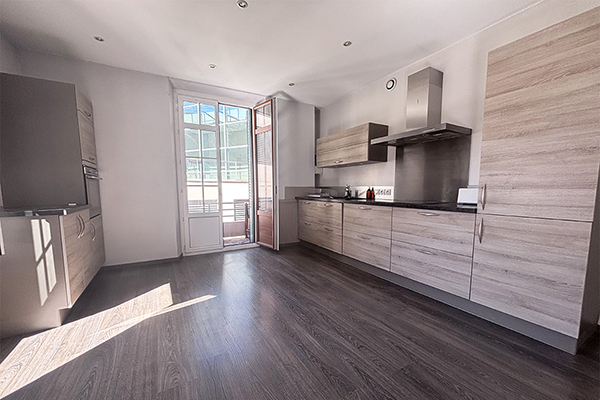 Vaste appartement 2 pièces en plein centre-ville vue 2