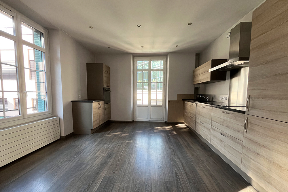 Vaste appartement 2 pièces en plein centre-ville vue 2