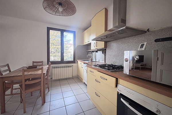 Appartement 2 pièces en dernier étage vue 2