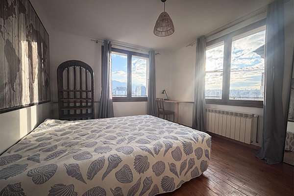 Appartement 2 pièces en dernier étage vue 3