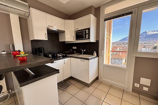 Appartement 3 pièces en étage élevé vue 2