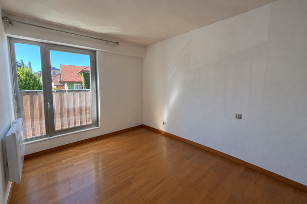 Vaste appartement 3 pièces proche centre Courier vue 4
