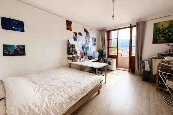 Vaste appartement 2 pièces avec vue dégagée vue 4